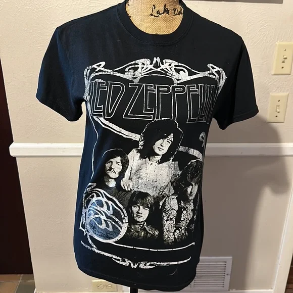 Led zeppelin best sale shirt forever 21